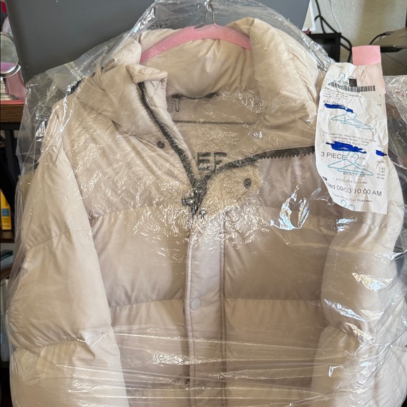 Aritzia TNA Super Puff Cream Jacket - Picture 16 of 16